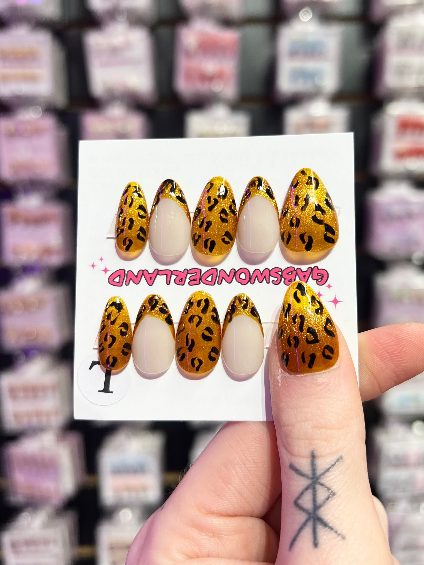 Gold Leopard Chic Nails