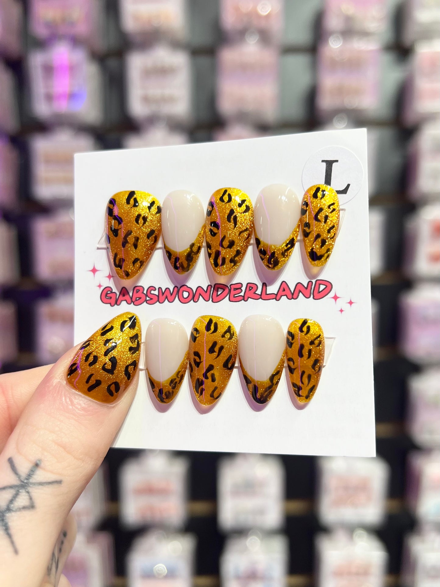 Gold Leopard Chic Nails