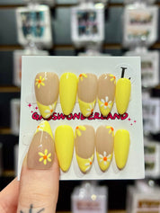Butter Daisy Nails