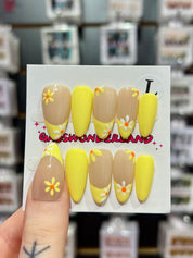 Butter Daisy Nails