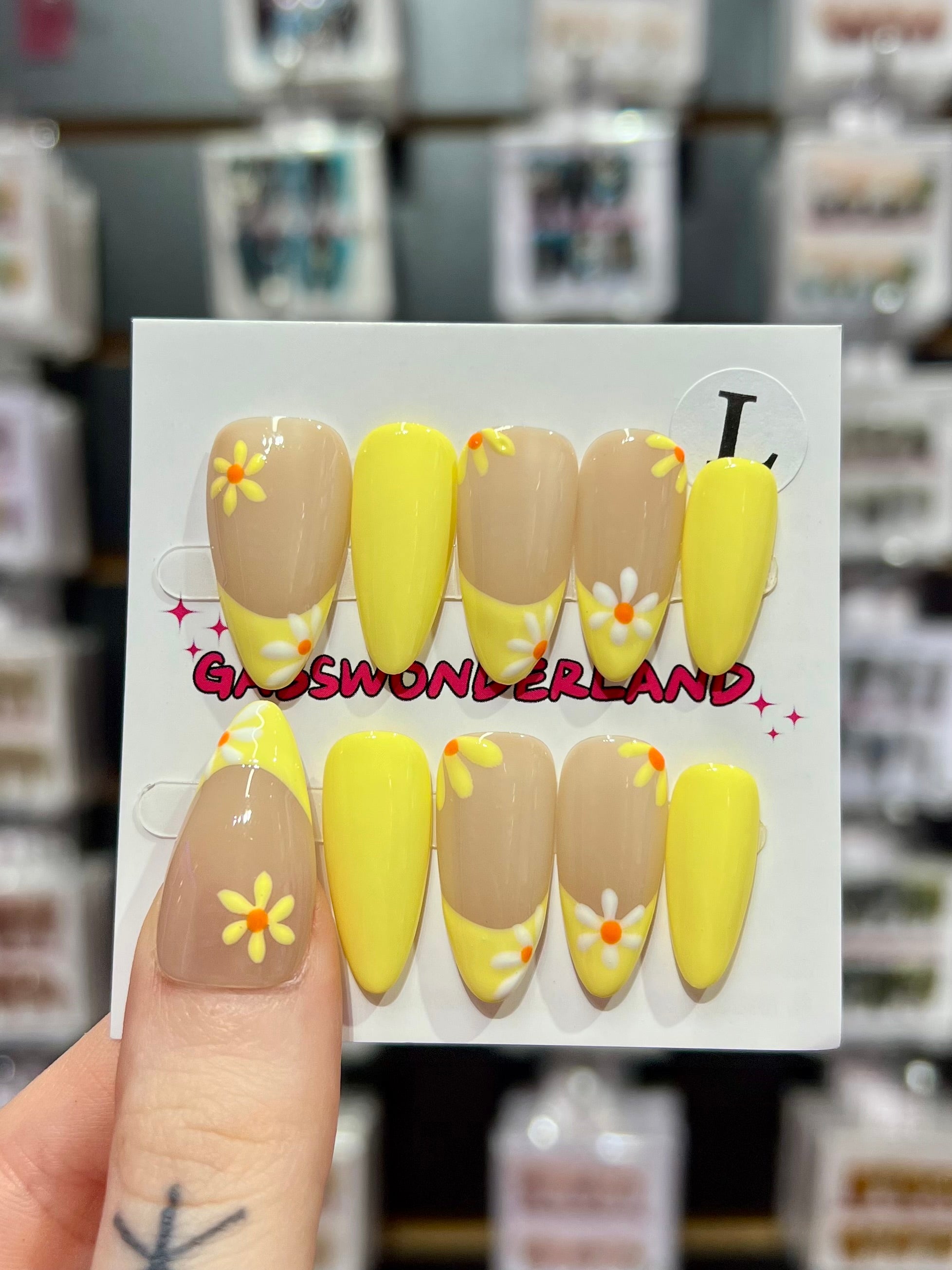 Butter Daisy Nails